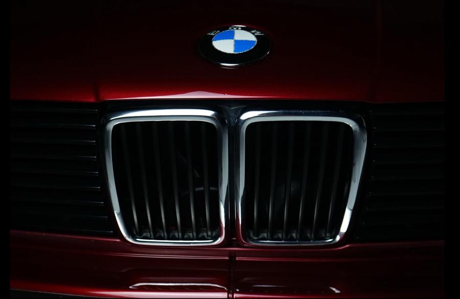 Детали экстерьера BMW 325i Convertible (Calypso Red) 1990 года  (фото 66 из 190)